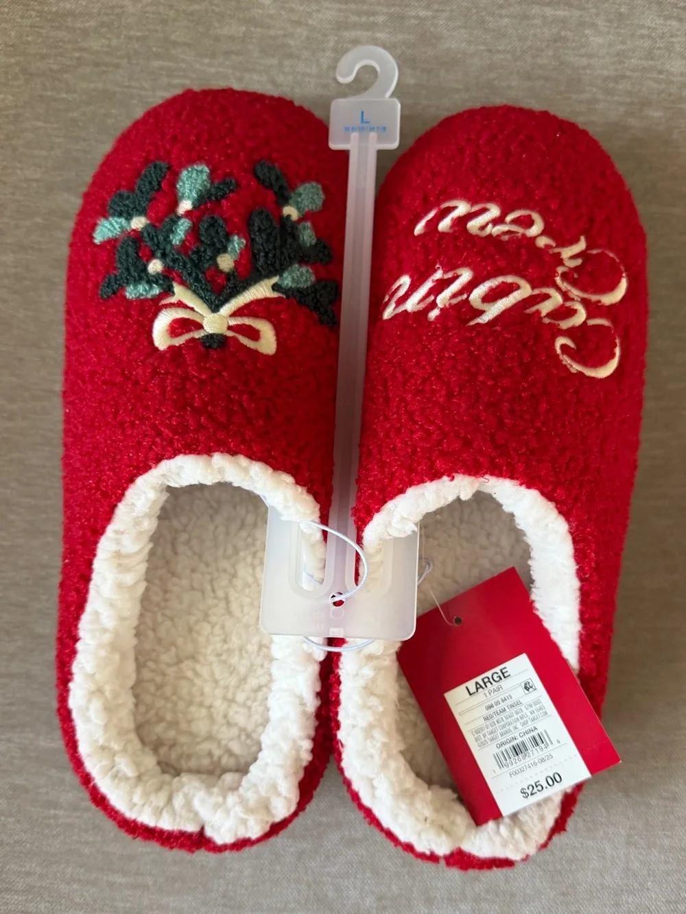 🎄❄️☃️Cozy Cabin Crew Red Holiday Slippers with Embroidered Mistletoe - Target